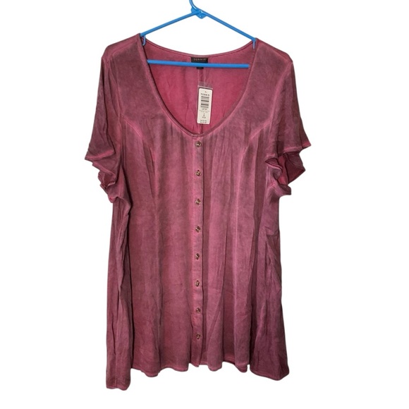 Torrid Red Fitted Flutter Sleeve Blouse - Picture 2 of 10